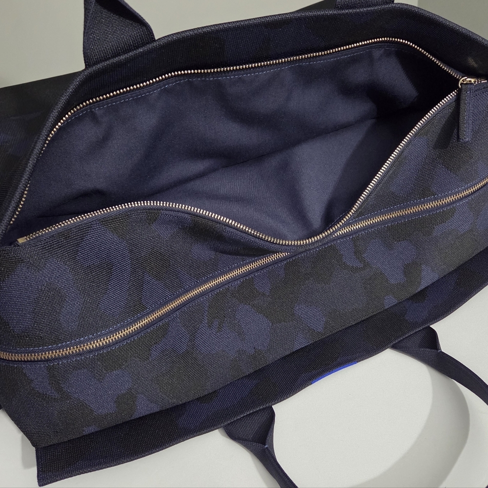 ROTHY'S THE WEEKENDER BAG IN MIDNIGHT CAMO CAMOUFLAGE OVERNIGHTER BAG - Picture 6 of 11